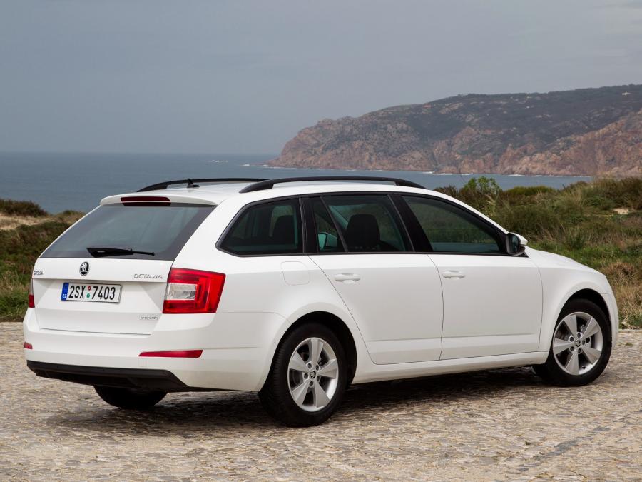  Skoda Octavia Combi GreenLine 2013 года  (фото 6 из 7)